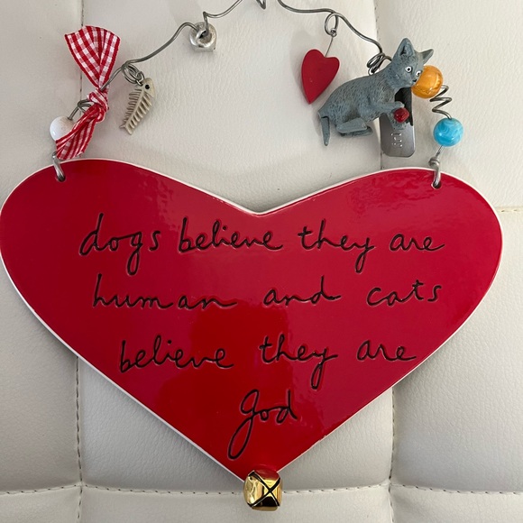 Red Heart Wall Hanging with Cat and Dog Design - Picture 1 of 10